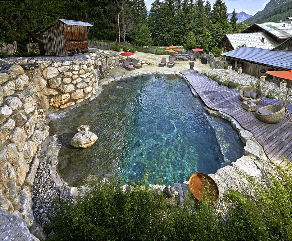 Ein eigener Pool im Garten verbindet Sport und Erholungseffekt
